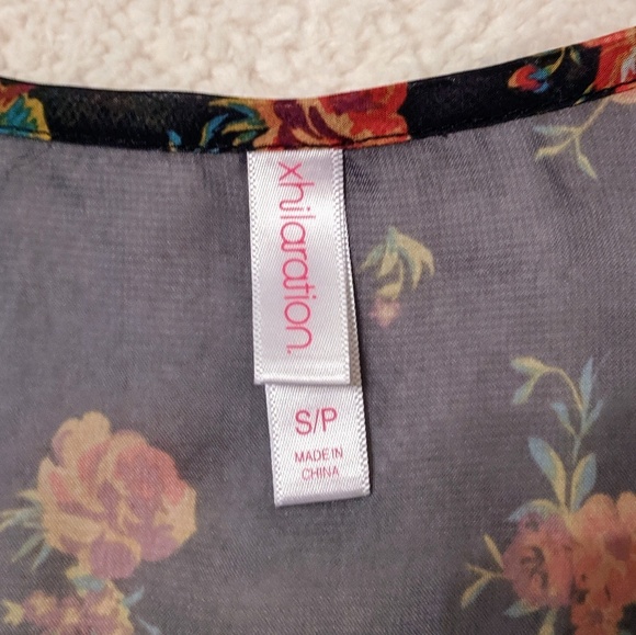 Navy/floral shear top - Picture 5 of 5